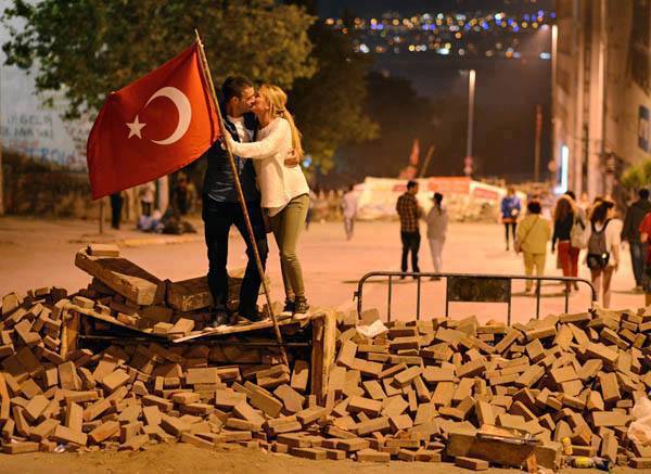 Kissing, Turkey, June 2013